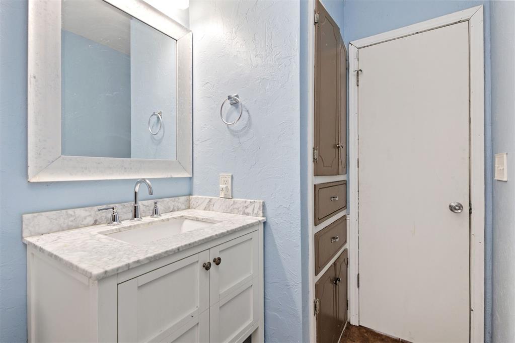 717 S Brookview Lane