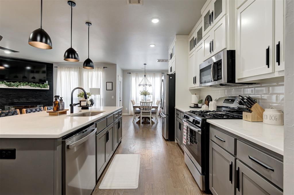 2432 Santa Monica Street