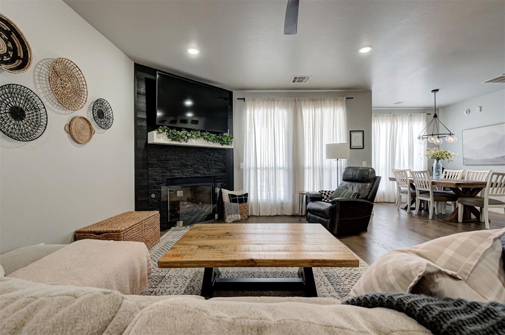 2432 Santa Monica Street