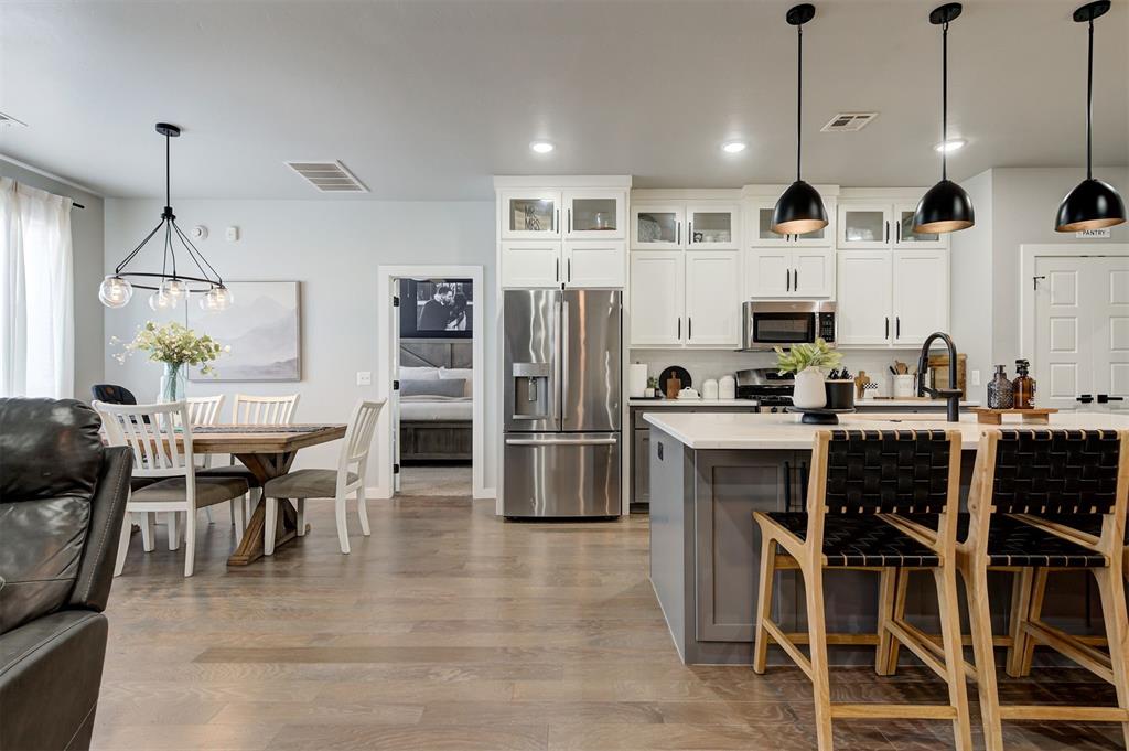 2432 Santa Monica Street