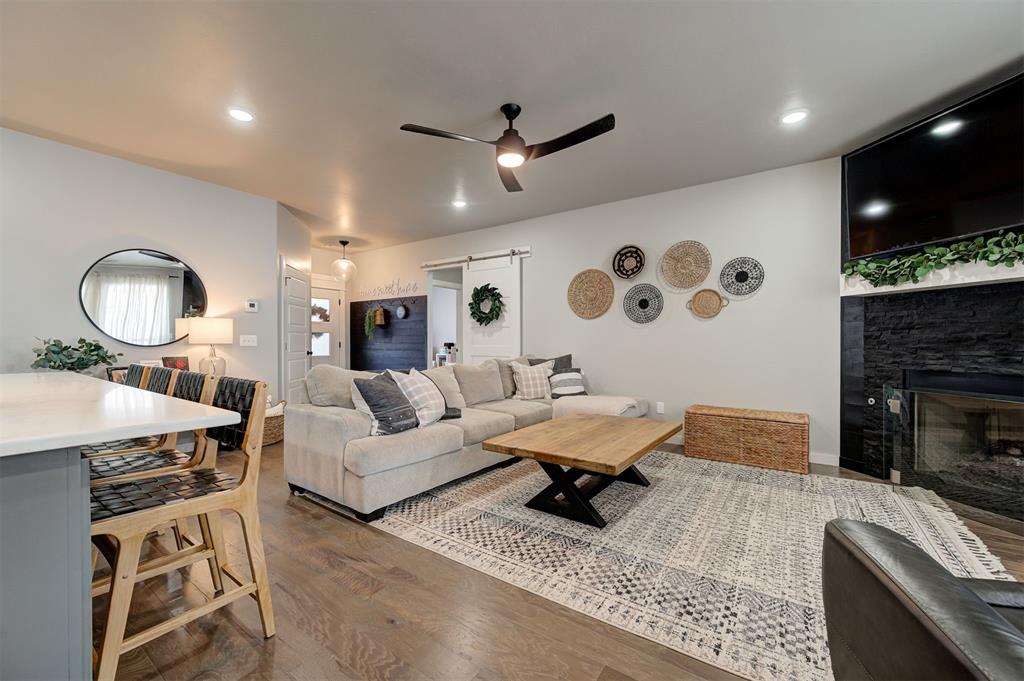 2432 Santa Monica Street