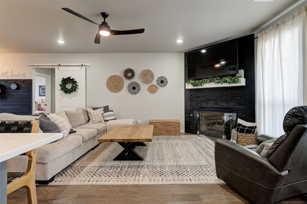 2432 Santa Monica Street