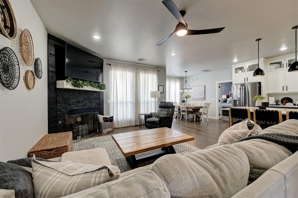 2432 Santa Monica Street