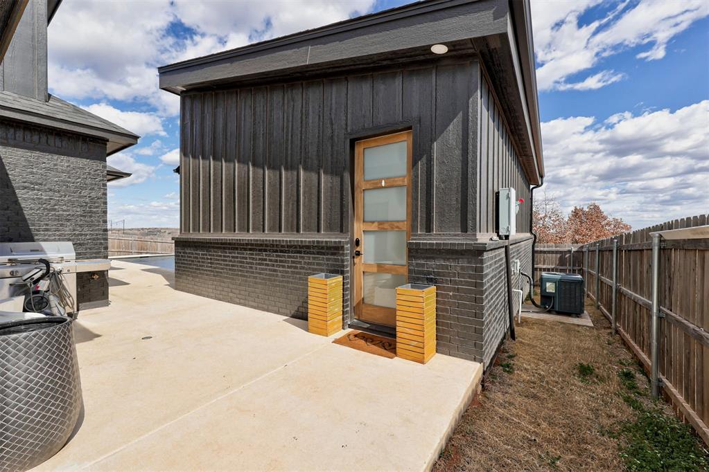 2224 Santa Monica Street