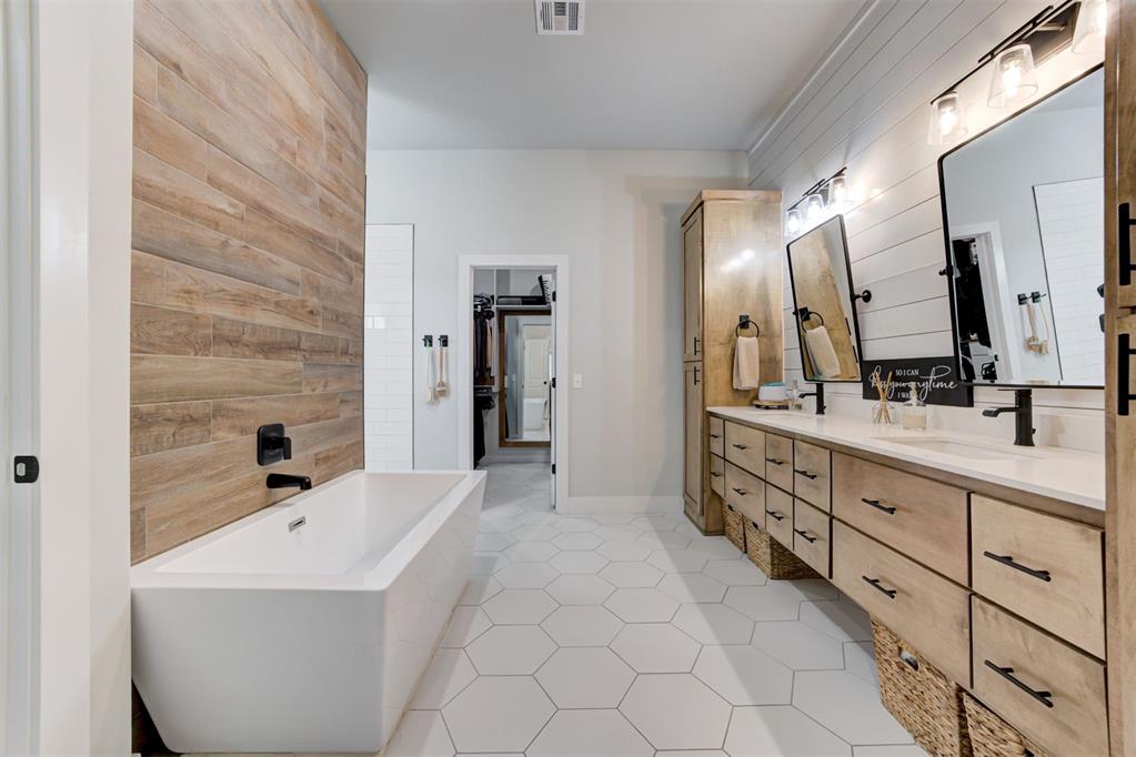 2224 Santa Monica Street