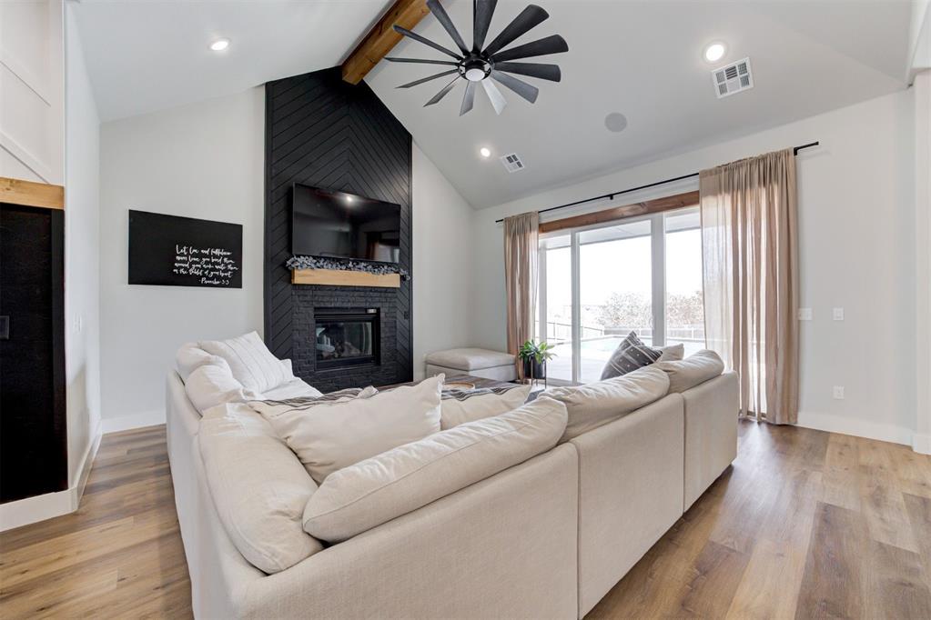 2224 Santa Monica Street