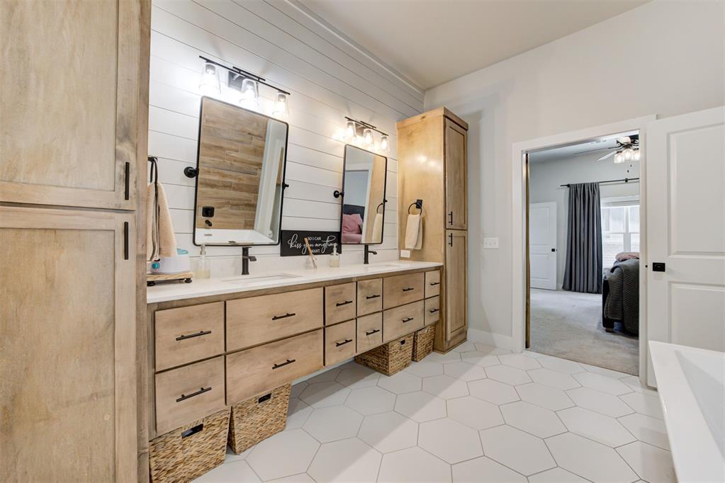 2224 Santa Monica Street