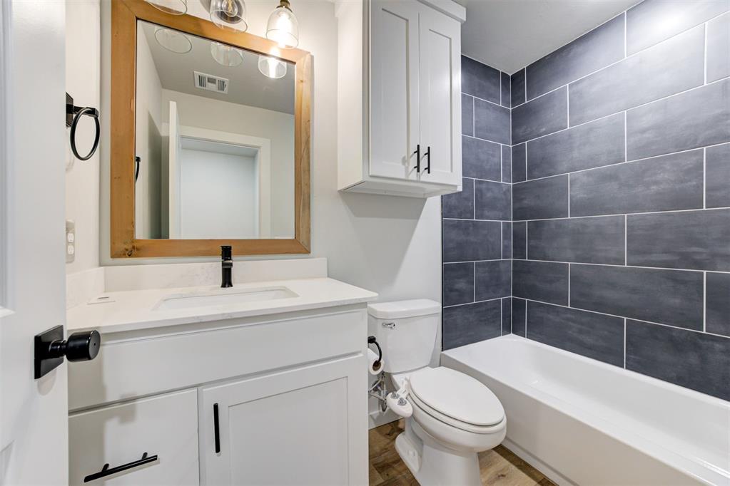 2224 Santa Monica Street