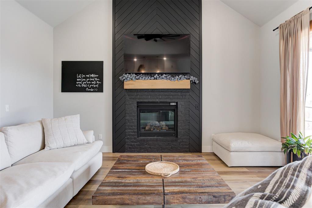 2224 Santa Monica Street