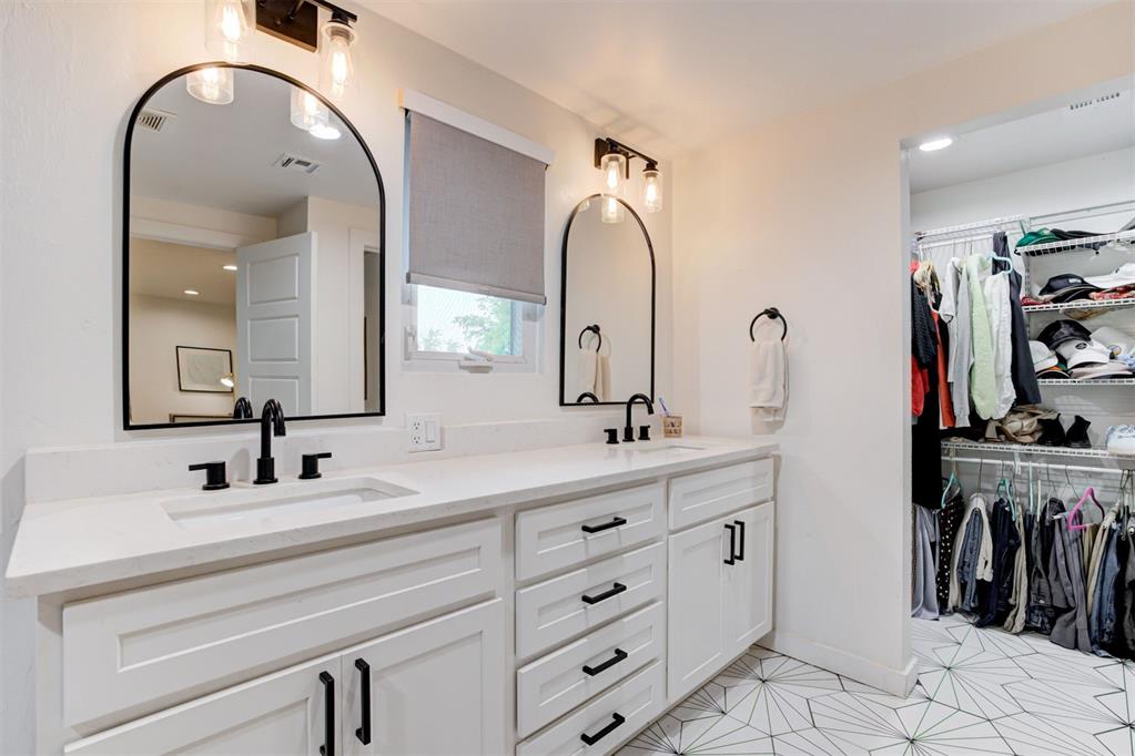 5612 Parkhurst Circle