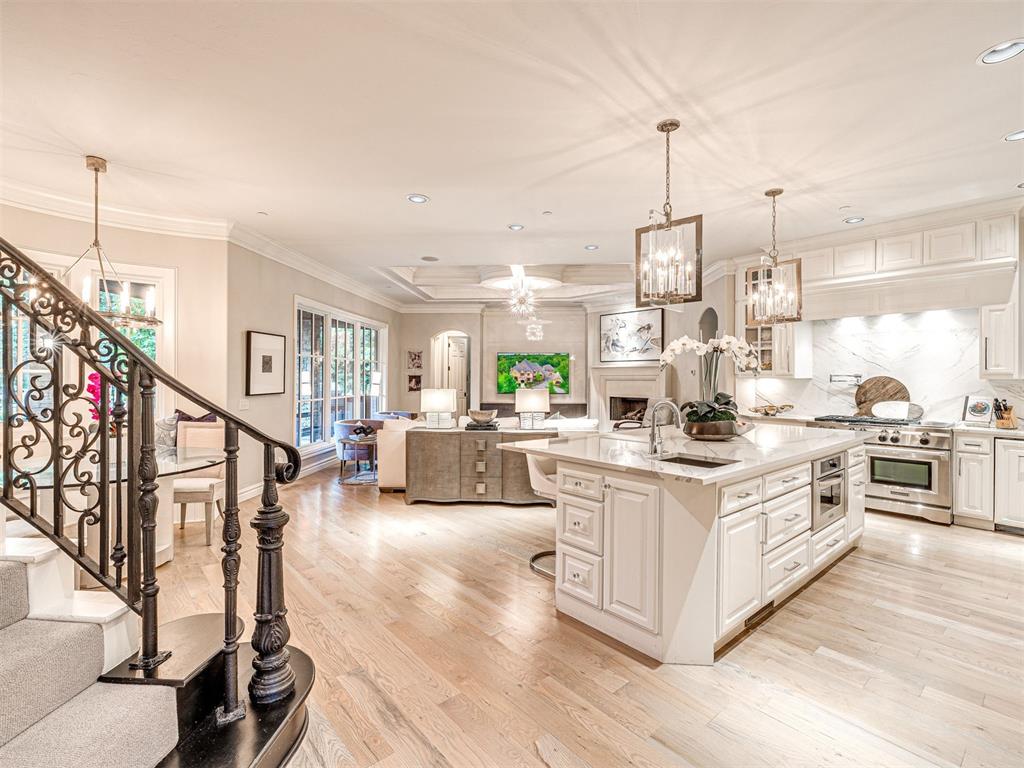 11832 Lorenta Circle