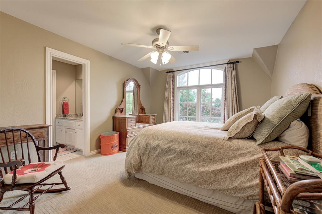 6525 Oak Heritage
