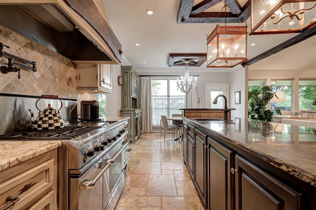 6525 Oak Heritage