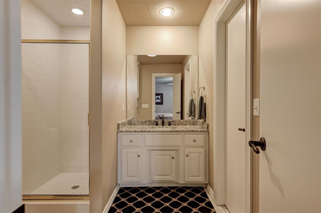 6525 Oak Heritage
