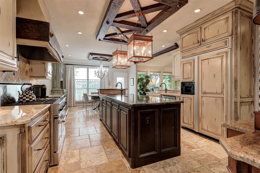 6525 Oak Heritage