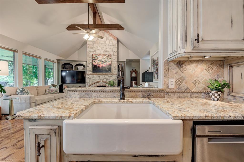 6525 Oak Heritage