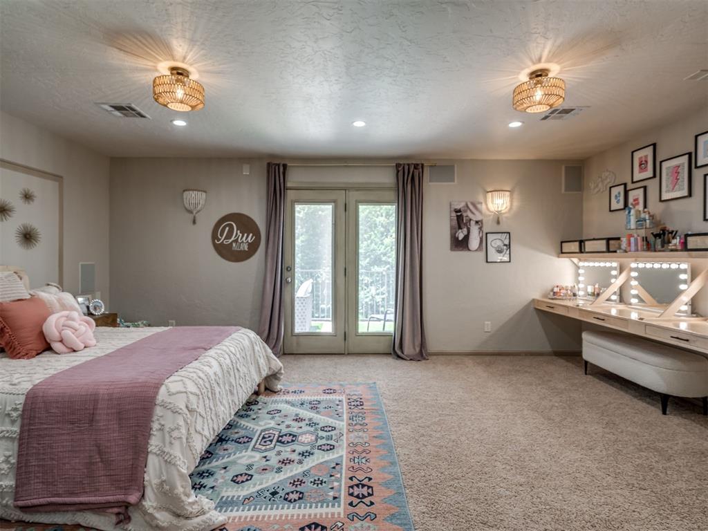 401 S Riverside Drive