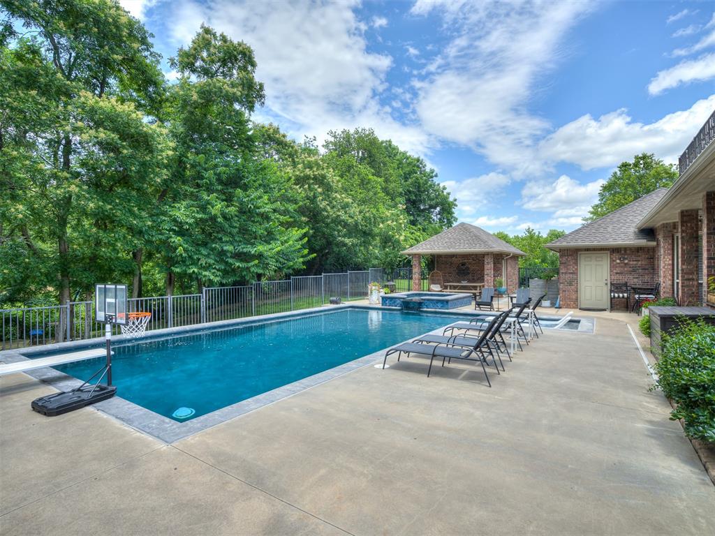 401 S Riverside Drive