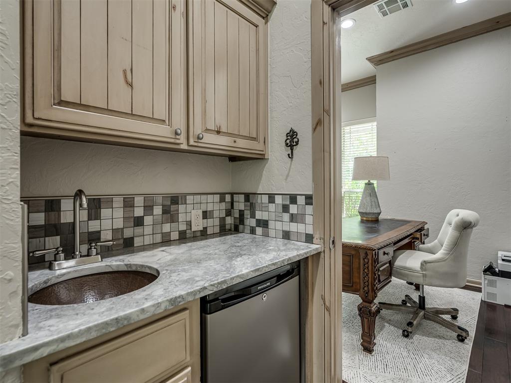 401 S Riverside Drive