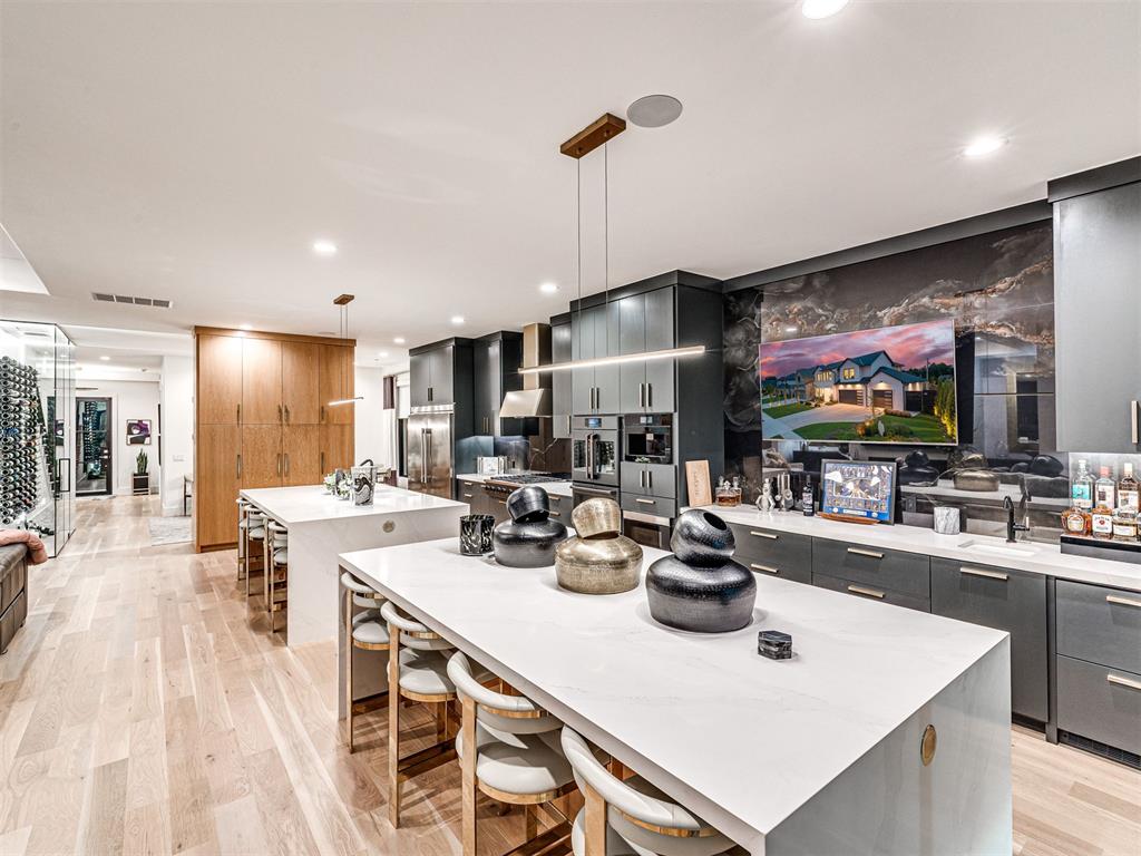 2760 W Country Club Drive