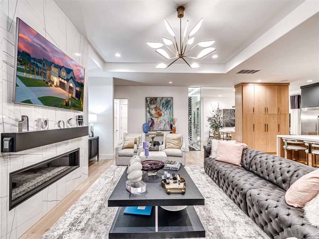 2760 W Country Club Drive