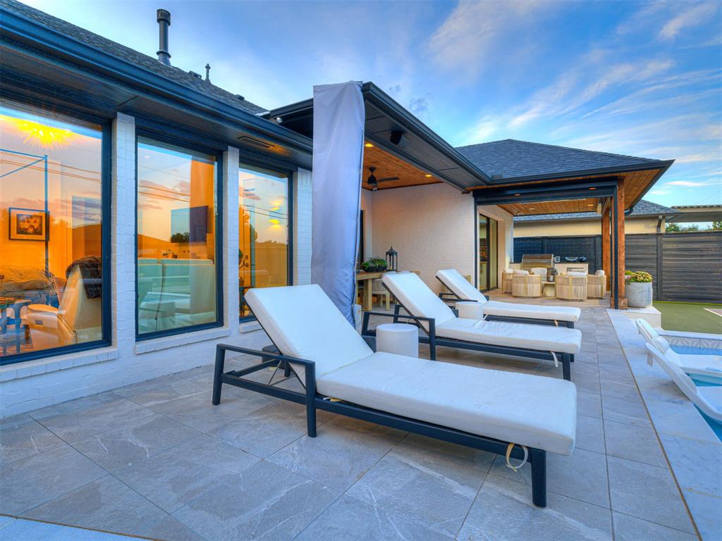 2760 W Country Club Drive