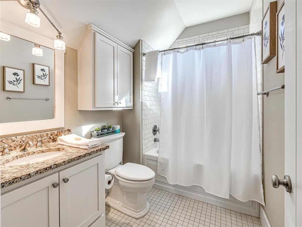 33 Boardwalk Unit: B