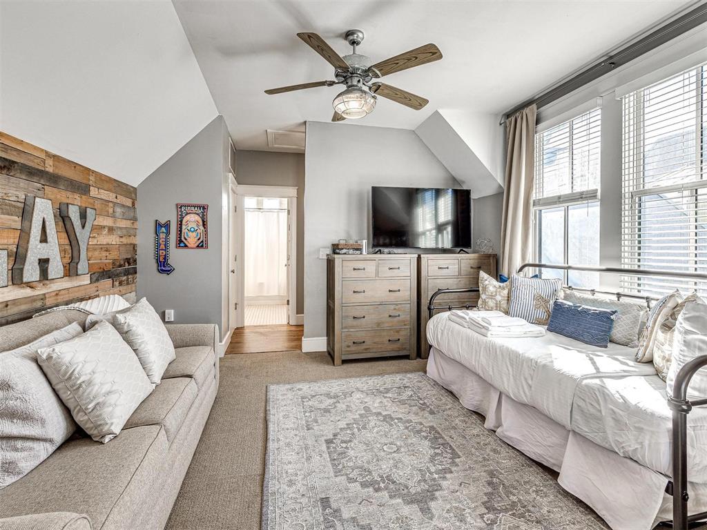 33 Boardwalk Unit: B