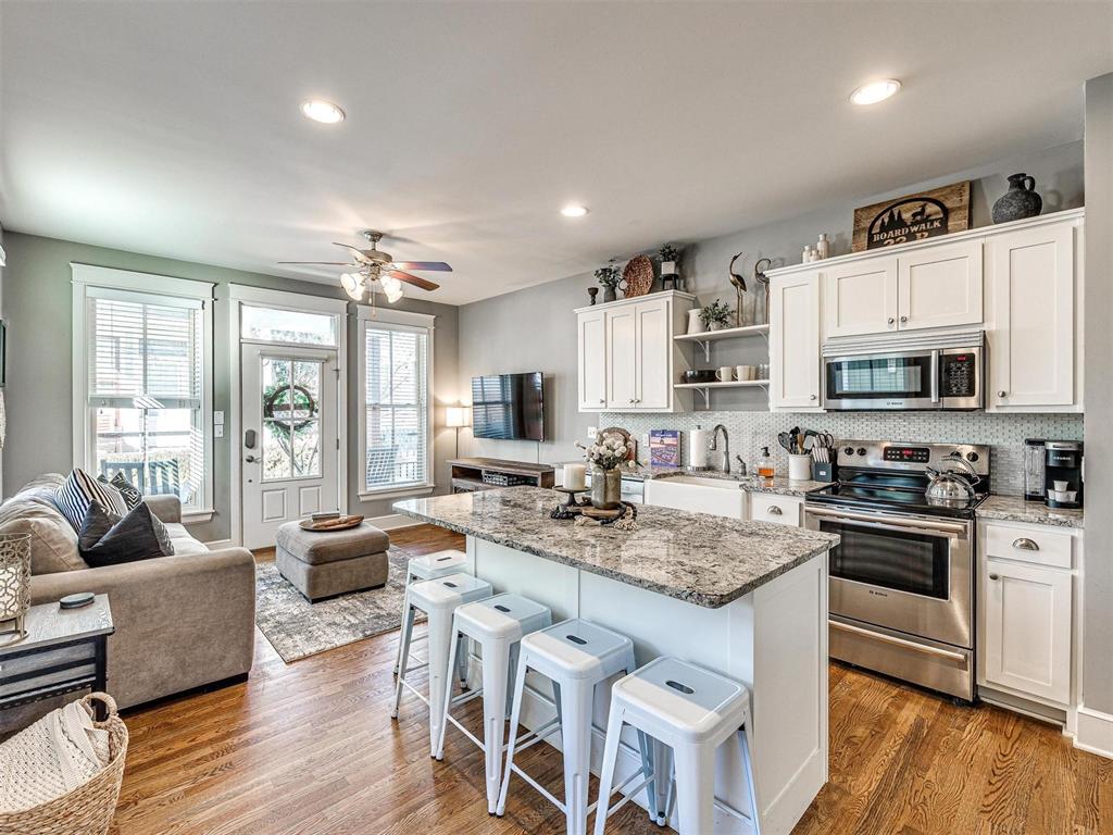 33 Boardwalk Unit: B