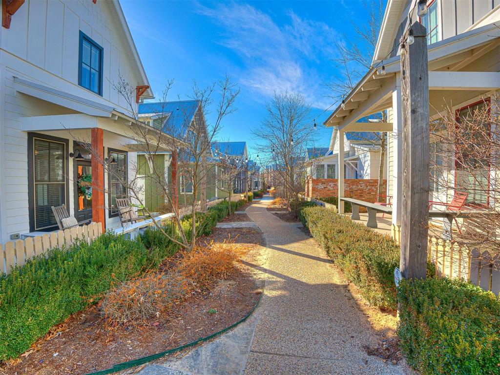 33 Boardwalk Unit: B