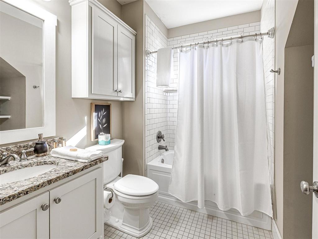 33 Boardwalk Unit: B