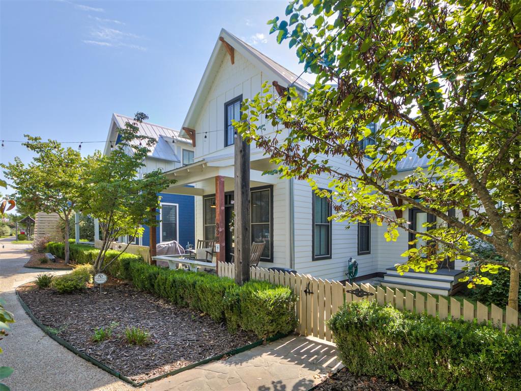 33 Boardwalk Unit: B