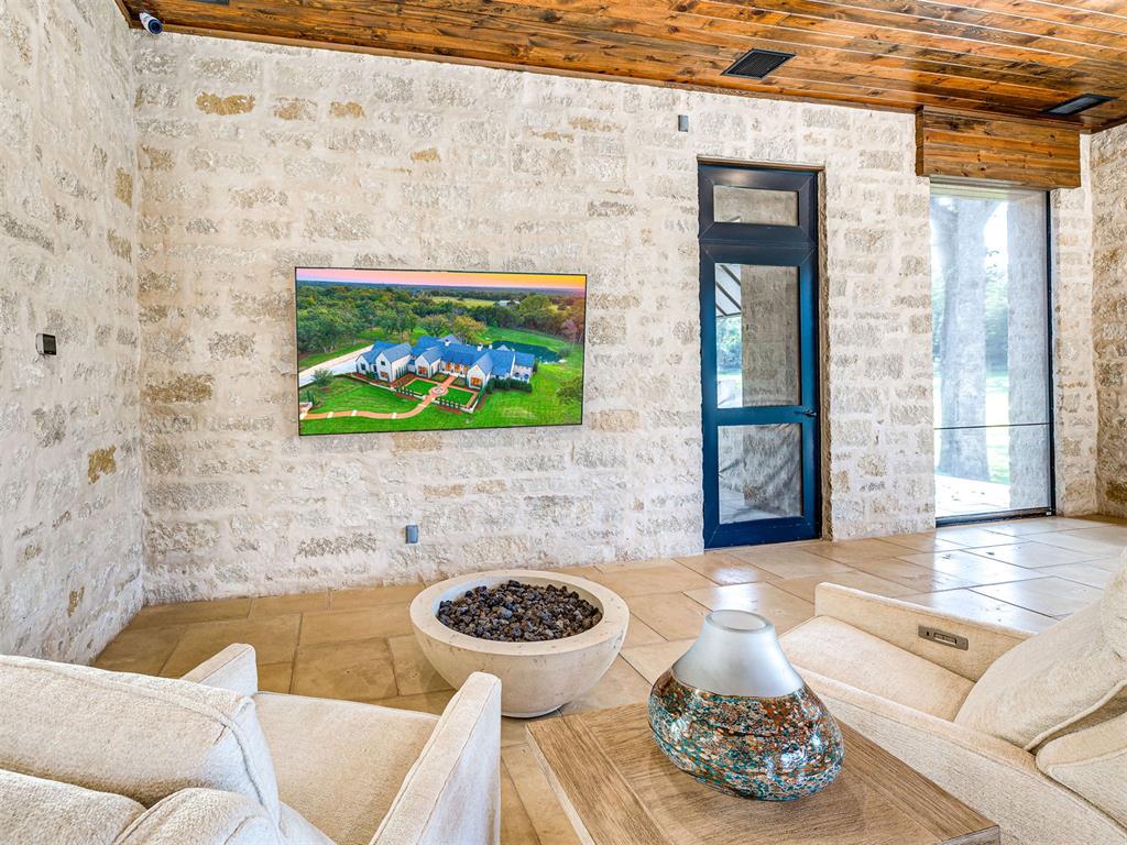 2909 Spring Crest Circle