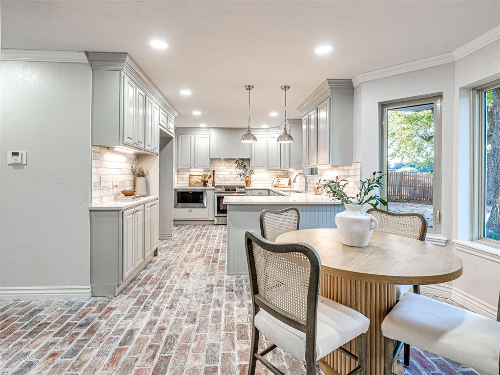 3305 W Rock Creek Road