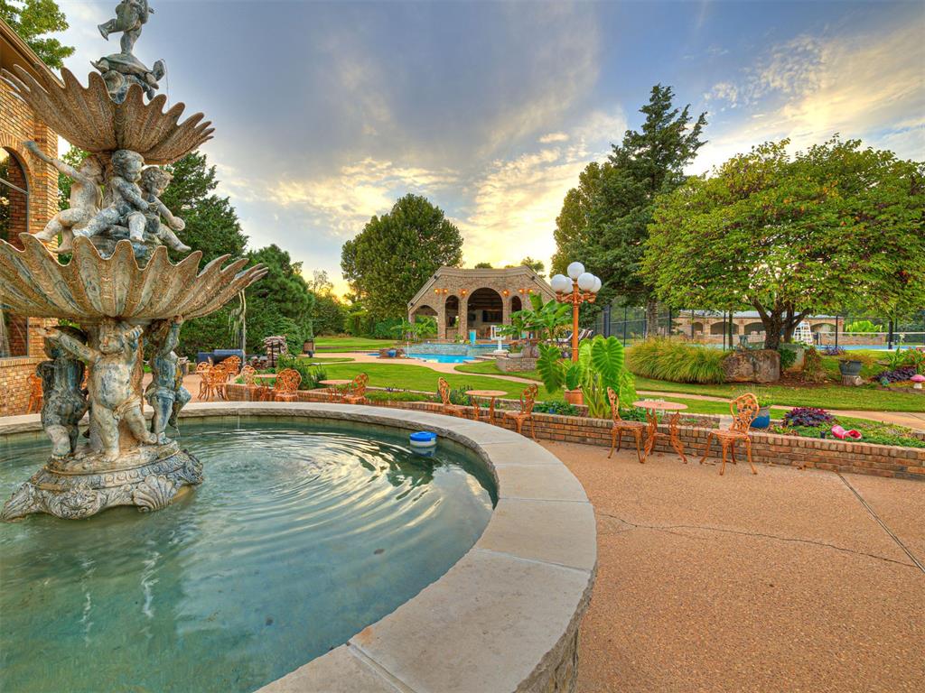 2605 Oakcrest Drive