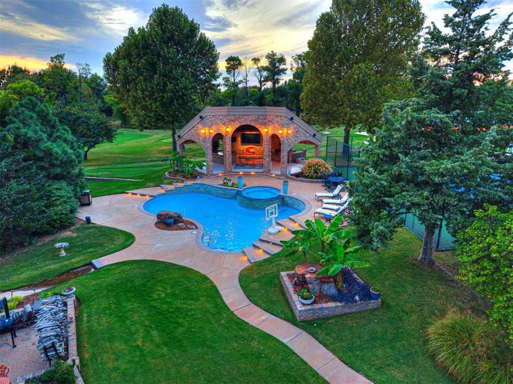 2605 Oakcrest Drive