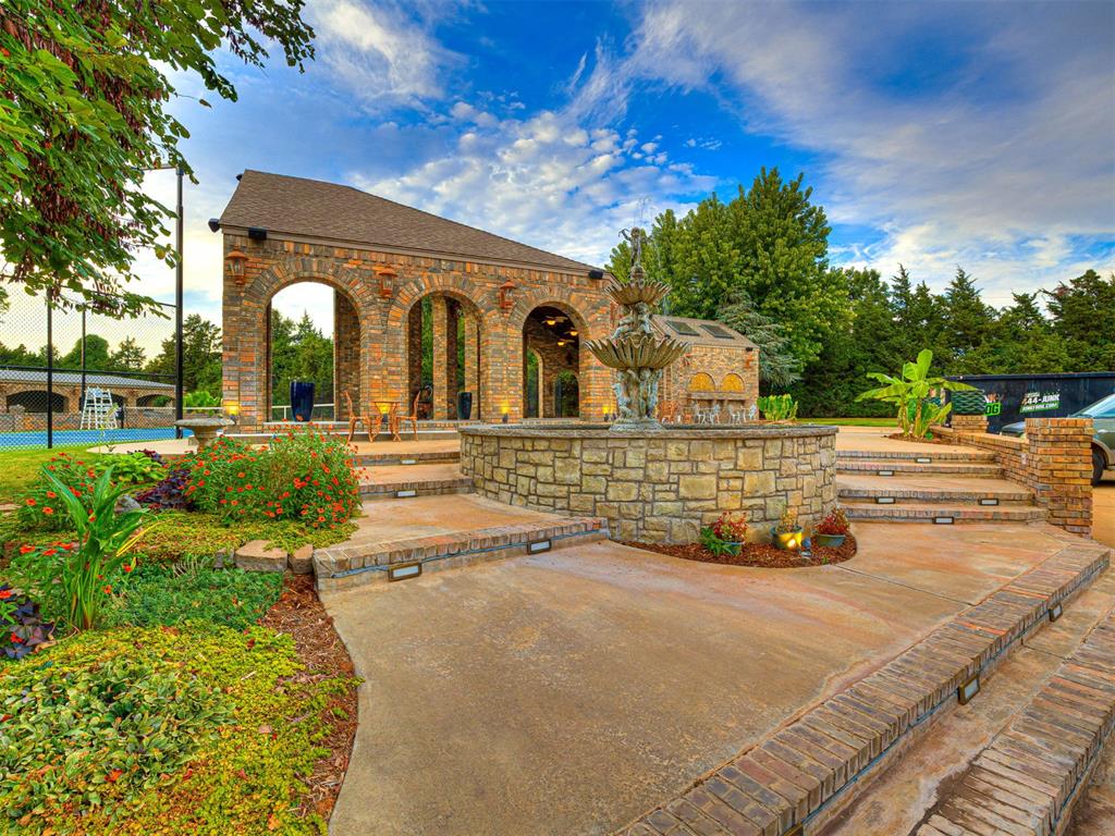 2605 Oakcrest Drive