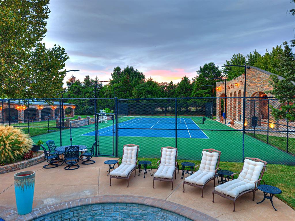 2605 Oakcrest Drive