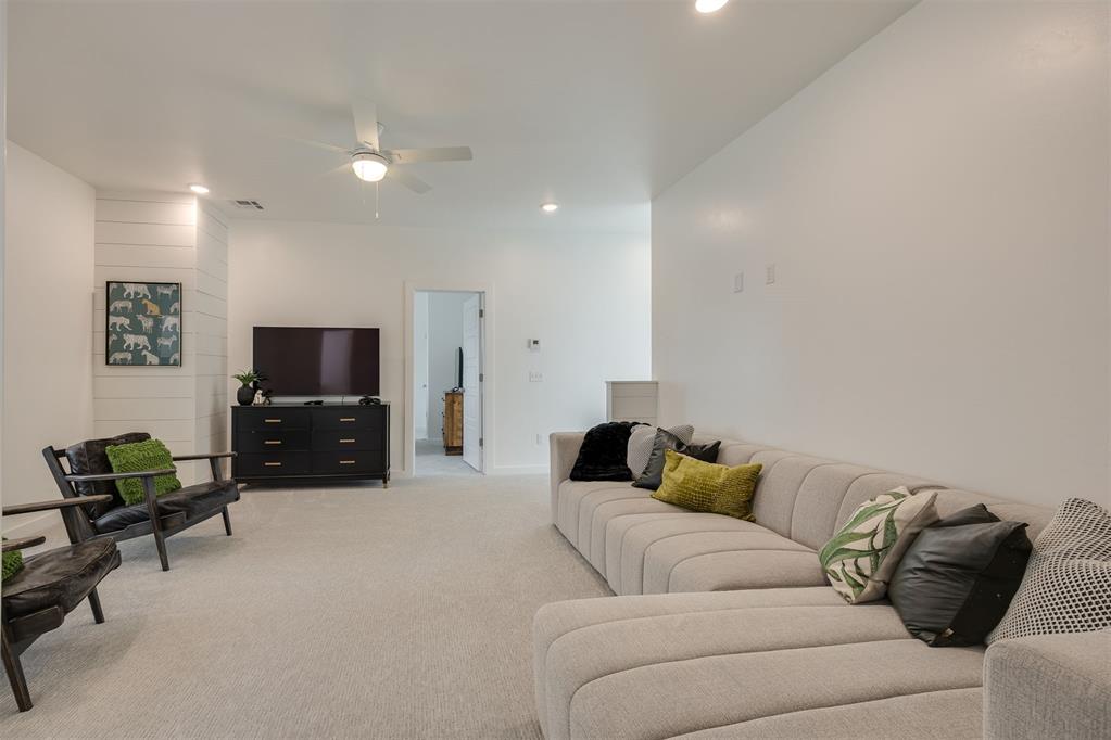 44 Ramble Along Road