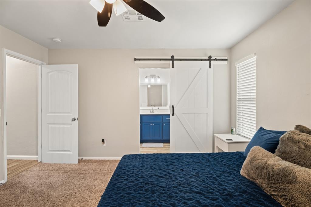 104 N Rambling Oaks Drive