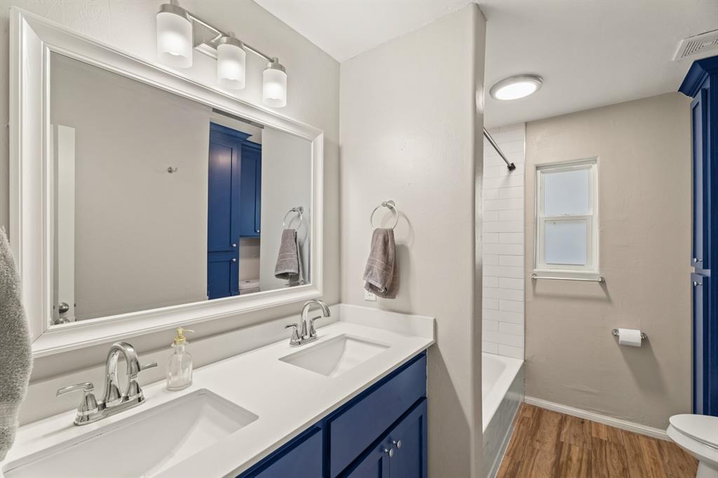 104 N Rambling Oaks Drive