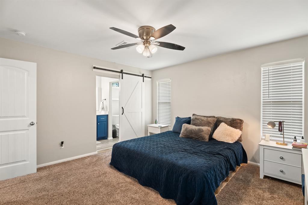 104 N Rambling Oaks Drive