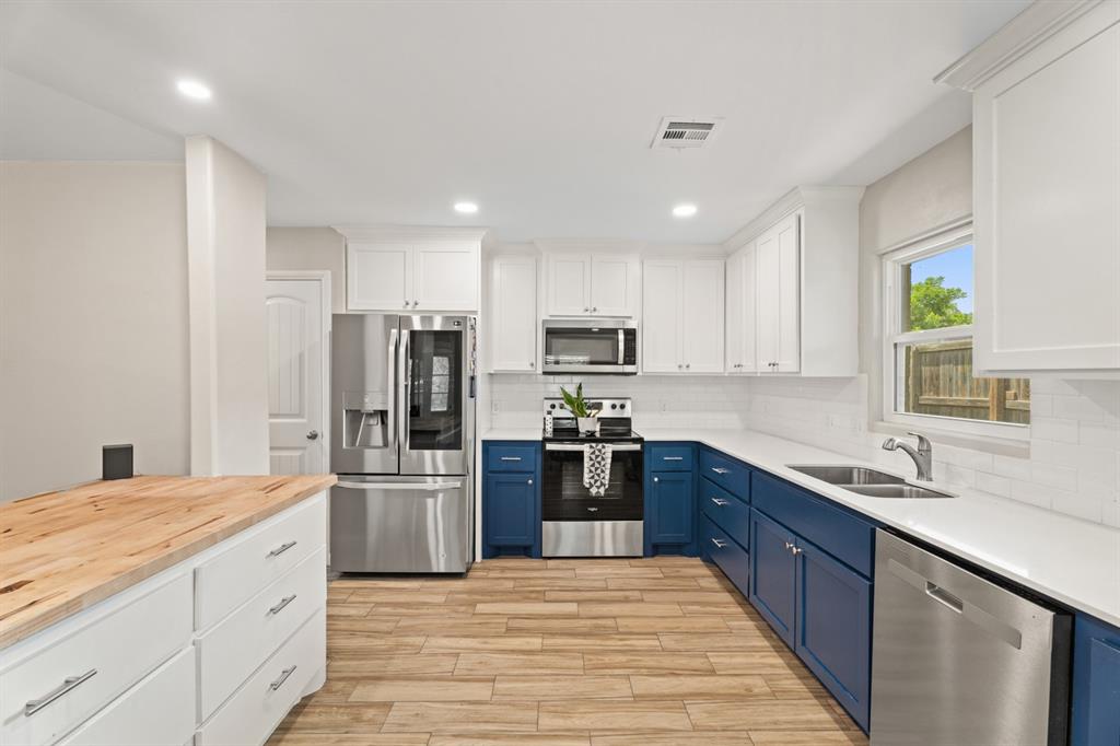 104 N Rambling Oaks Drive