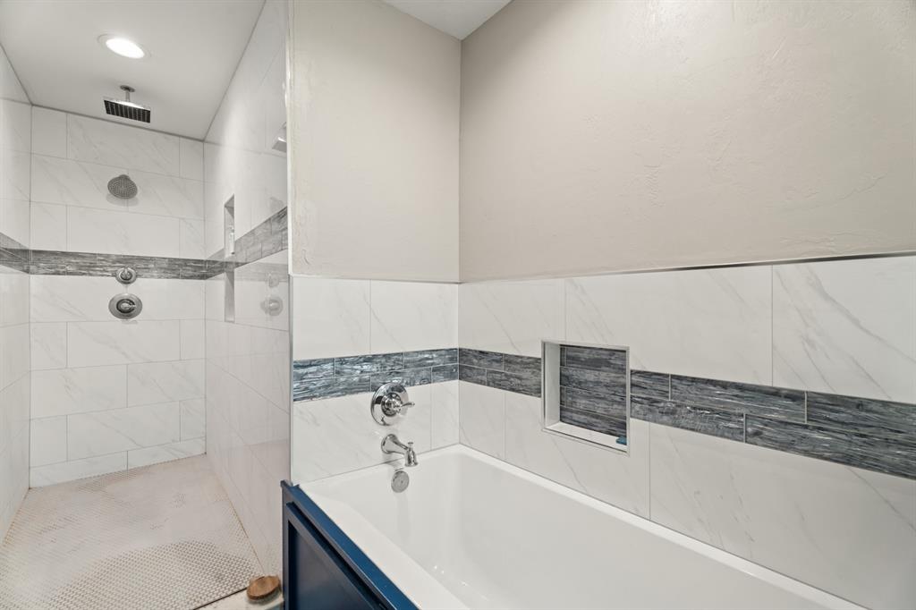 104 N Rambling Oaks Drive