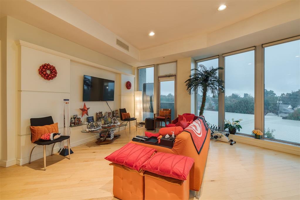 5900 Mosteller Drive Unit: 34