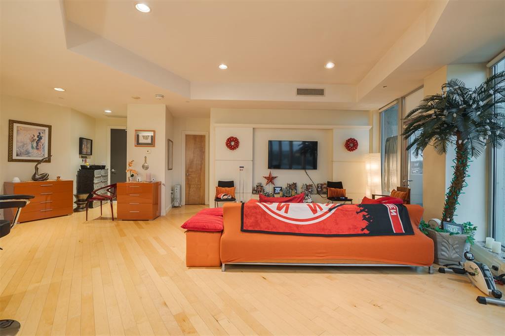 5900 Mosteller Drive Unit: 34