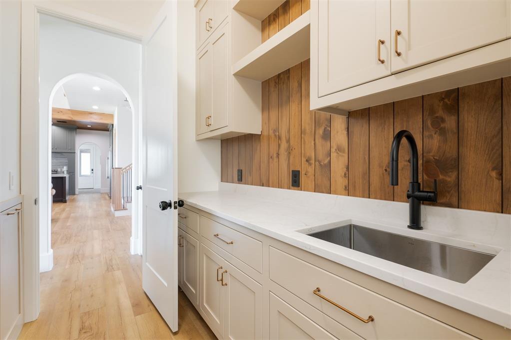 16000 N Hogback Road