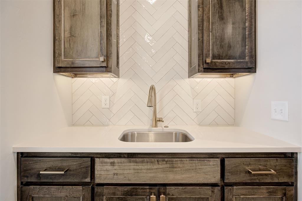 8001 Amber Ridge Drive