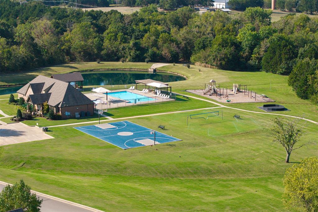 3301 Hidden Leaf Drive