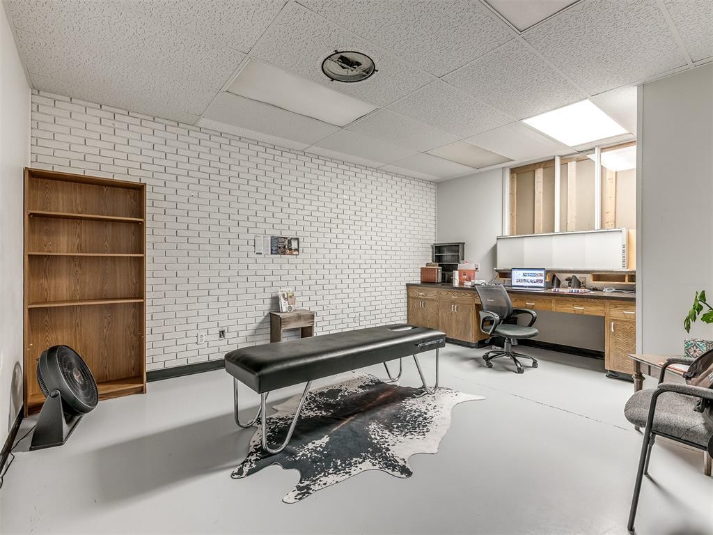 7304 N Comanche Avenue